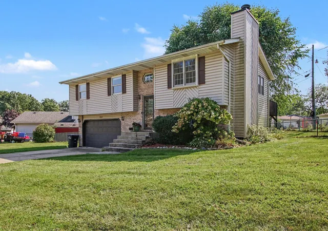 Photo 2 of Single family home for sale at 6515 Lakewood Ave, Portage, IN 46368 | MLS# 844817 | Listing updated on 2026-09-04