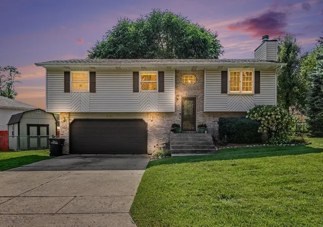 Photo 3 of Single family home for sale at 6515 Lakewood Ave, Portage, IN 46368 | MLS# 844817 | Listing updated on 2026-09-04