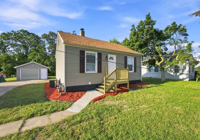 Photo 2 of Single family home for sale at 321 W 57th Avenue, Merrillville, IN 46410 | MLS# 844814 | Listing updated on 2026-09-04