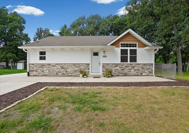 Photo 1 of Single family home for sale at 14016 Fairbanks St, Cedar Lake, IN 46303 | MLS# 844881 | Listing updated on 2026-10-02