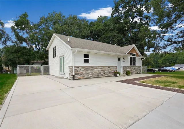 Photo 2 of Single family home for sale at 14016 Fairbanks St, Cedar Lake, IN 46303 | MLS# 844881 | Listing updated on 2026-10-02