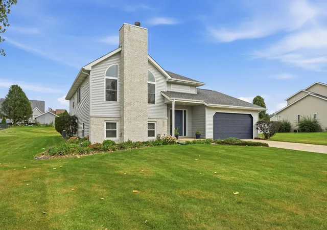 Photo 2 of Sale Pending at 565 Waterford Ln, Valparaiso, IN 46385 | MLS# 845264 | Listing updated on 2026-09-17