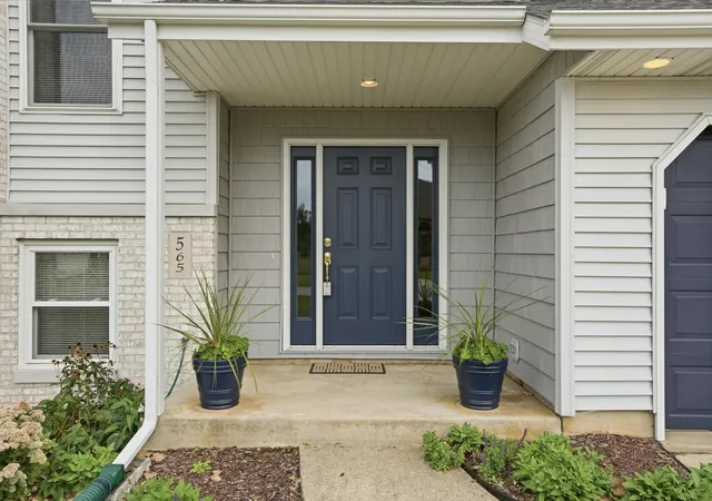 Photo 3 of Sale Pending at 565 Waterford Ln, Valparaiso, IN 46385 | MLS# 845264 | Listing updated on 2026-09-17