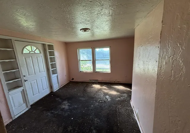 Photo 2 of Single family home for sale at 526 Tudor Rd, Kingsford Heights, IN 46346 | MLS# 844806 | Listing updated on 2026-09-04