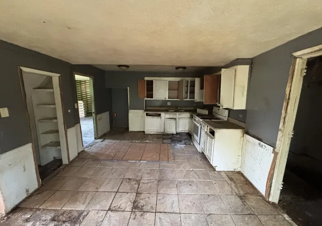 Photo 3 of Single family home for sale at 526 Tudor Rd, Kingsford Heights, IN 46346 | MLS# 844806 | Listing updated on 2026-09-04