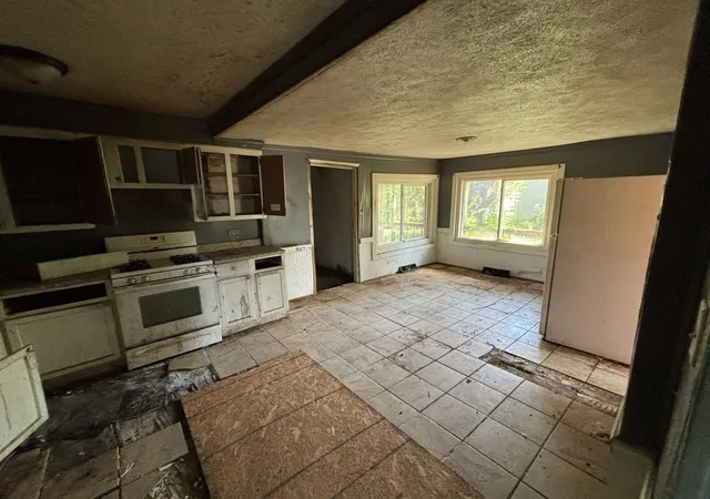Photo 3 of Single family home for sale at 526 Tudor Rd, Kingsford Heights, IN 46346 | MLS# 844806 | Listing updated on 2026-09-04