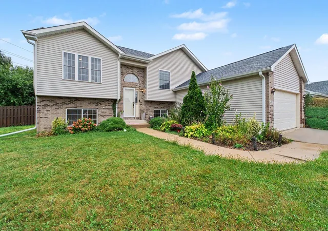 Photo 2 of Single family home for sale at 6553 Robbins Rd, Portage, IN 46368 | MLS# 845142 | Listing updated on 2026-09-13