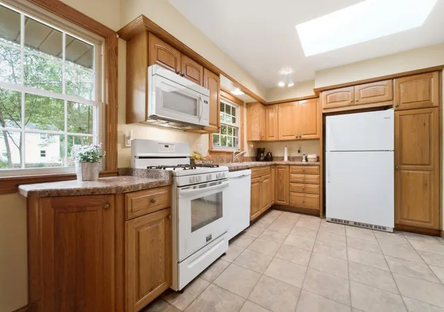 Photo 2 of Sale Pending at 1250 Dogwood Dr, Chesterton, IN 46304 | MLS# 845625 | Listing updated on 2026-09-21