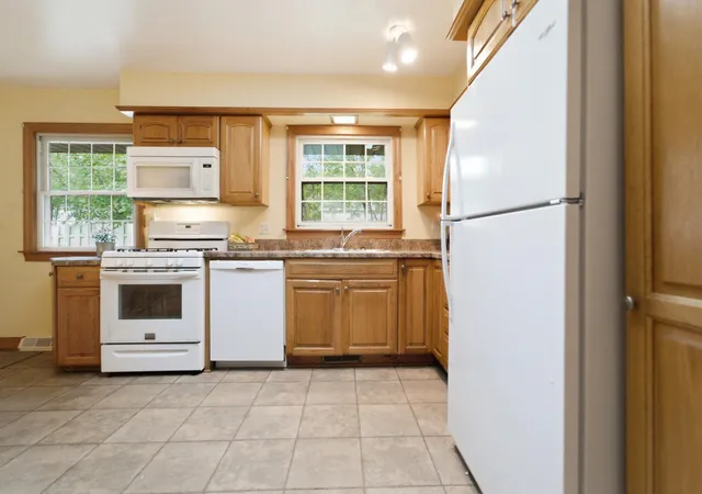 Photo 3 of Sale Pending at 1250 Dogwood Dr, Chesterton, IN 46304 | MLS# 845625 | Listing updated on 2026-09-21