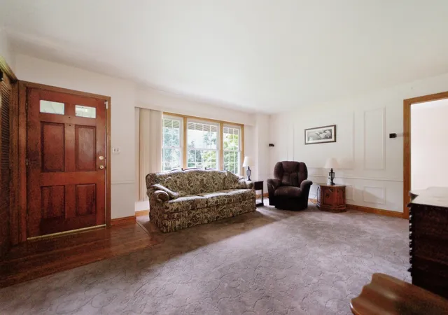 Photo 3 of Sale Pending at 1250 Dogwood Dr, Chesterton, IN 46304 | MLS# 845625 | Listing updated on 2026-09-21
