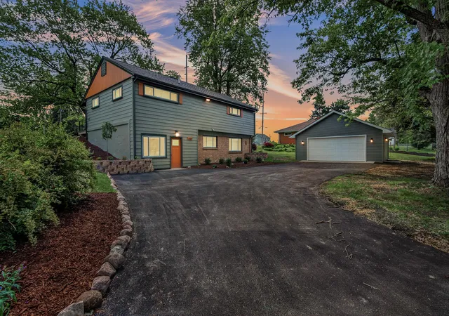 Photo 2 of Single family home for sale at 1404 Forest Park Ave, Valparaiso, IN 46385 | MLS# 844825 | Listing updated on 2026-09-13