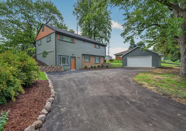 Photo 3 of Single family home for sale at 1404 Forest Park Ave, Valparaiso, IN 46385 | MLS# 844825 | Listing updated on 2026-09-13