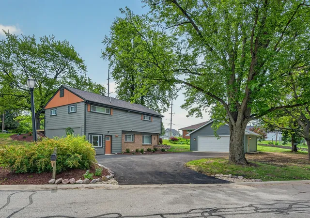 Photo 3 of Single family home for sale at 1404 Forest Park Ave, Valparaiso, IN 46385 | MLS# 844825 | Listing updated on 2026-09-13