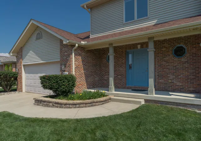 Photo 3 of Single family home for sale at 9395 Beall St, Dyer, IN 46311 | MLS# 844837 | Listing updated on 2026-10-03