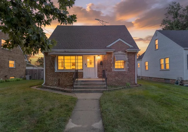 Single family home for sale at 7213 Tapper Ave, Hammond, IN 46324 | MLS# 844875