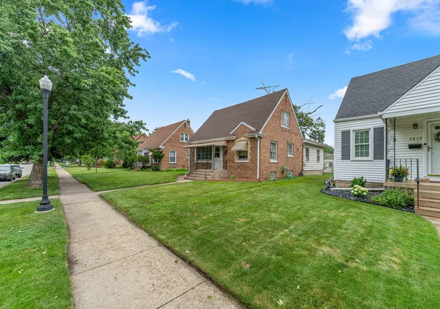 Photo 2 of Single family home for sale at 7213 Tapper Ave, Hammond, IN 46324 | MLS# 844875 | Listing updated on 2026-09-10
