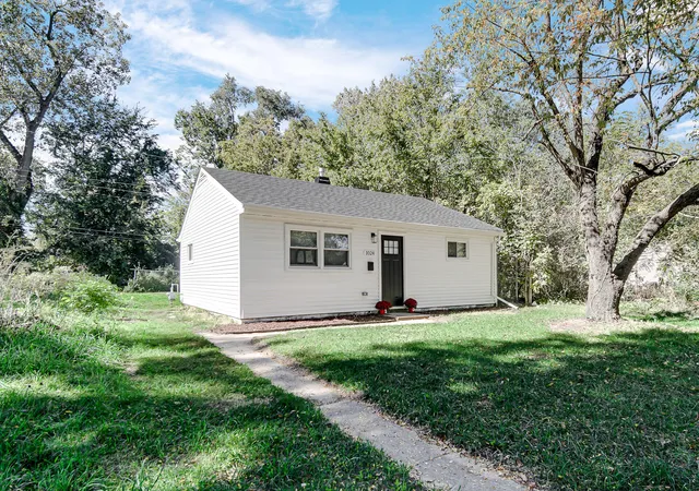 Photo 2 of Single family home for sale at 1024 Durbin St, Gary, IN 46406 | MLS# 846514 | Listing updated on 2026-10-08