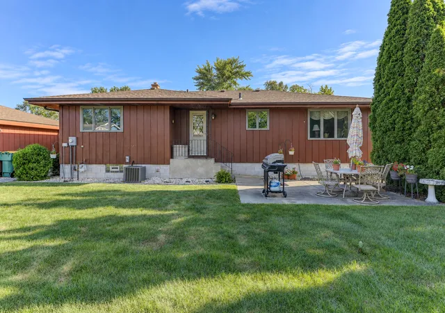 Photo 4 of Single family home for sale at 9500 Lilac Ln, Munster, IN 46321 | MLS# 844928 | Listing updated on 2026-09-07