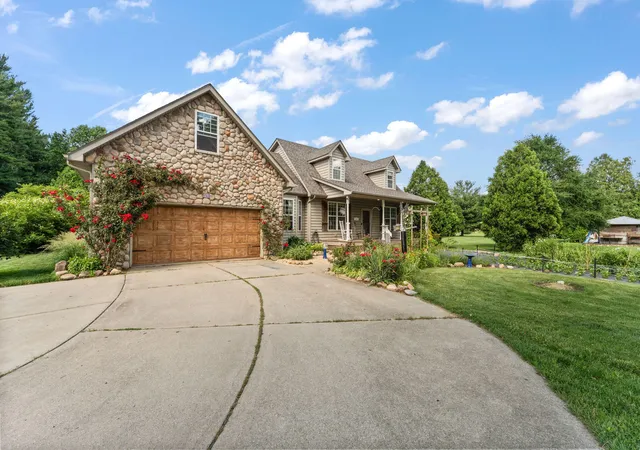 Photo 3 of Single family home for sale at 1207 Martinal Rd, Valparaiso, IN 46383 | MLS# 844917 | Listing updated on 2026-09-20