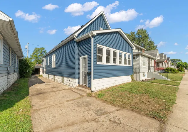 Photo 2 of Single family home for sale at 4844 Pine Ave, Hammond, IN 46327 | MLS# 844941 | Listing updated on 2026-09-07