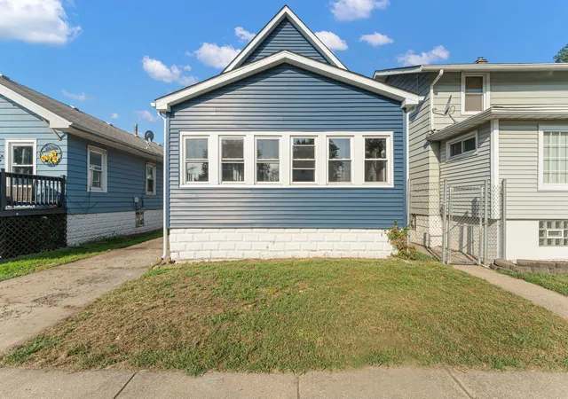 Photo 3 of Single family home for sale at 4844 Pine Ave, Hammond, IN 46327 | MLS# 844941 | Listing updated on 2026-09-07