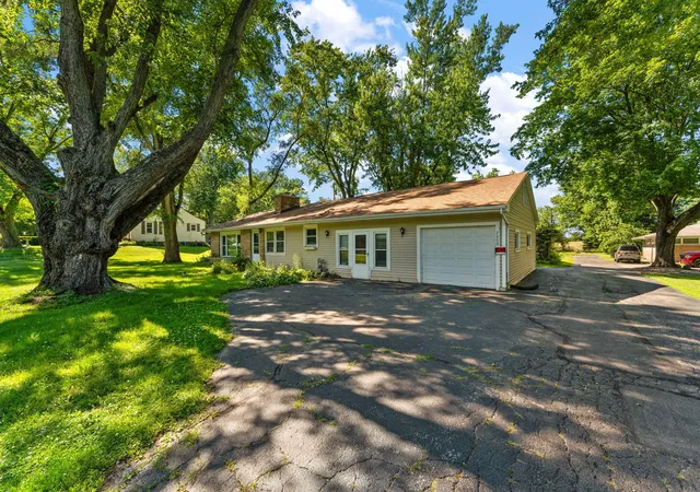 Photo 2 of Single family home for sale at 2800 E 73rd Avenue, Merrillville, IN 46410 | MLS# 844943 | Listing updated on 2026-09-07