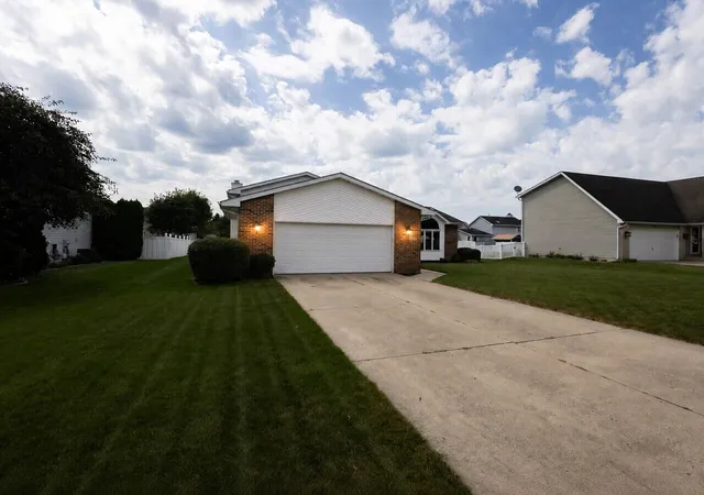 Photo 2 of Single family home for sale at 4931 Cardinal Ct, Schererville, IN 46375 | MLS# 844948 | Listing updated on 2026-09-22
