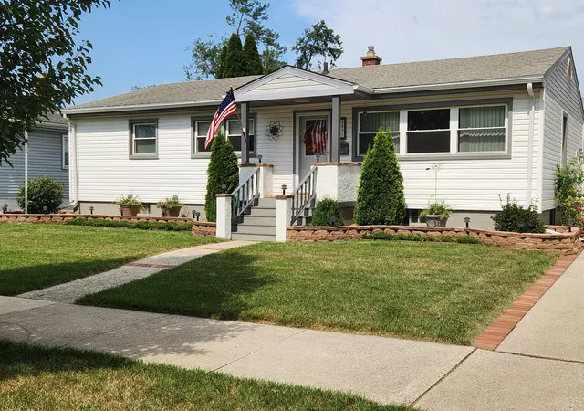 Photo 3 of Sale Pending at 3321 Maple Dr, Highland, IN 46322 | MLS# 845280 | Listing updated on 2026-09-20