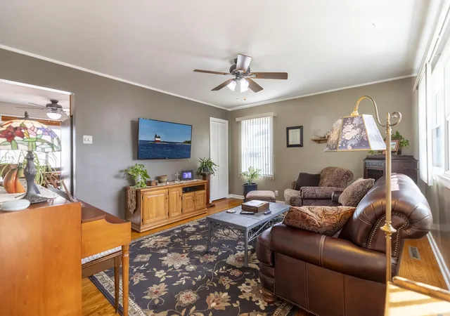 Photo 4 of Sale Pending at 3321 Maple Dr, Highland, IN 46322 | MLS# 845280 | Listing updated on 2026-09-20