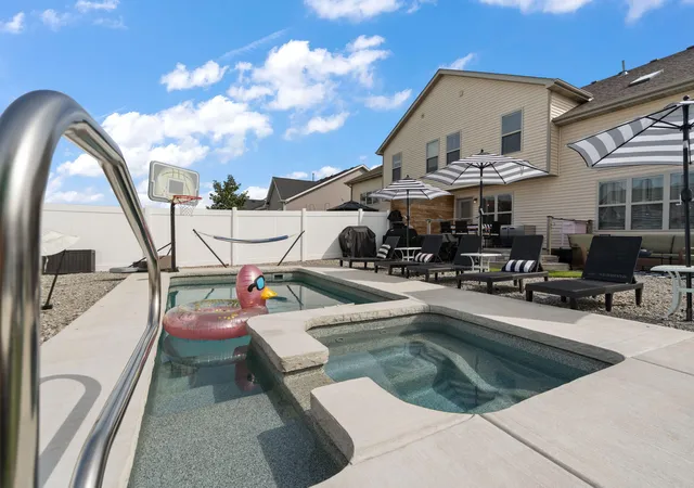 Photo 3 of Townhouse for sale at 3001 Winter Garden Dr, Valparaiso, IN 46385 | MLS# 845010 | Listing updated on 2026-09-21