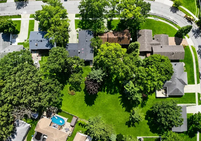 Photo 3 of Single family home for sale at 336 Friar Tuck Dr, Schererville, IN 46375 | MLS# 845352 | Listing updated on 2026-10-01