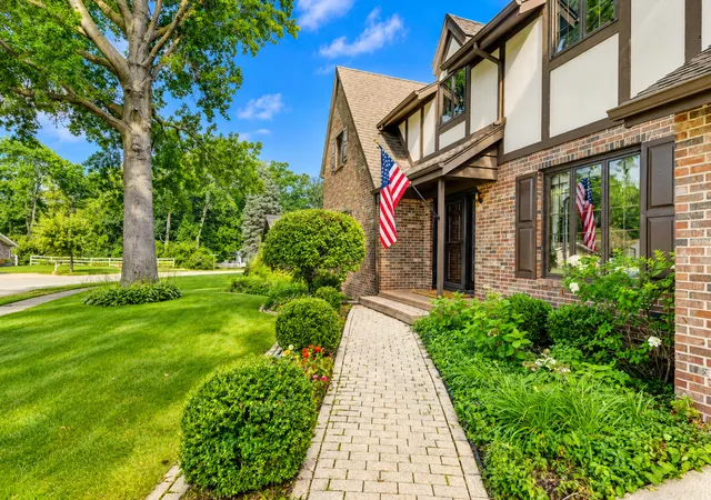 Photo 4 of Single family home for sale at 336 Friar Tuck Dr, Schererville, IN 46375 | MLS# 845352 | Listing updated on 2026-10-01