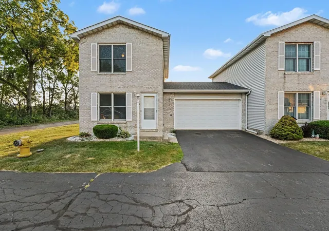 Townhouse for sale at 1031 Windsor Ln, Dyer, IN 46311 | MLS# 845025