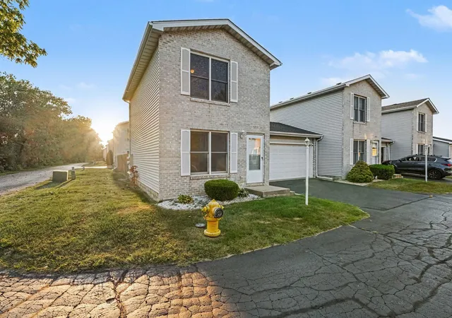 Photo 2 of Townhouse for sale at 1031 Windsor Ln, Dyer, IN 46311 | MLS# 845025 | Listing updated on 2026-09-25