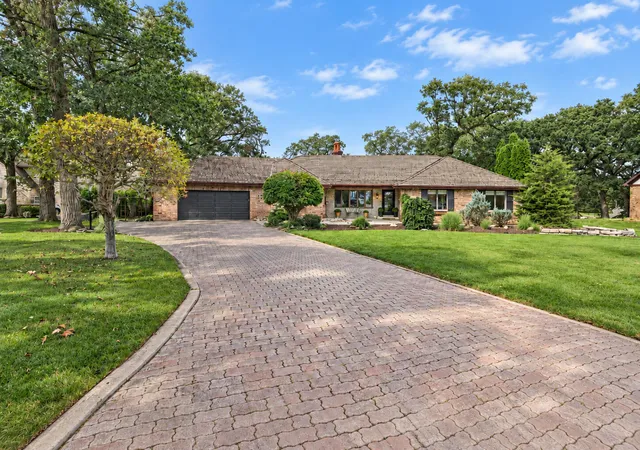 Photo 3 of Single family home for sale at 9894 W Oakridge Dr, Saint John, IN 46373 | MLS# 845049 | Listing updated on 2026-09-24