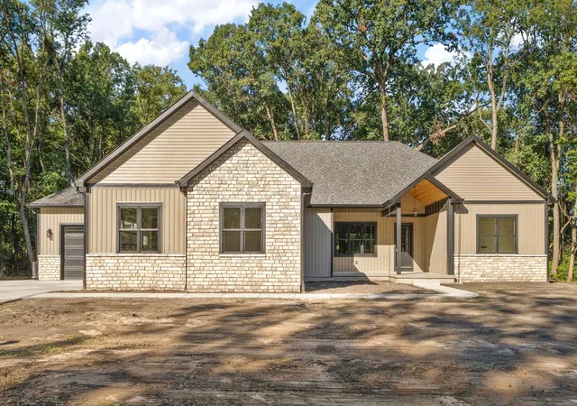 Photo 1 of Single family home for sale at 11822 Lilac St, De Motte, IN 46310 | MLS# 846034 | Listing updated on 2026-10-02