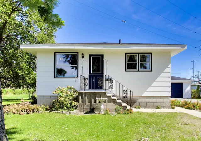 Photo 1 of Single family home for sale at 4419 Pine Ave, Hammond, IN 46327 | MLS# 846120 | Listing updated on 2026-09-30