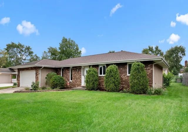 Photo 1 of Single family home for sale at 1117 E Greenwood Ave, Crown Point, IN 46307 | MLS# 845954 | Listing updated on 2026-09-29