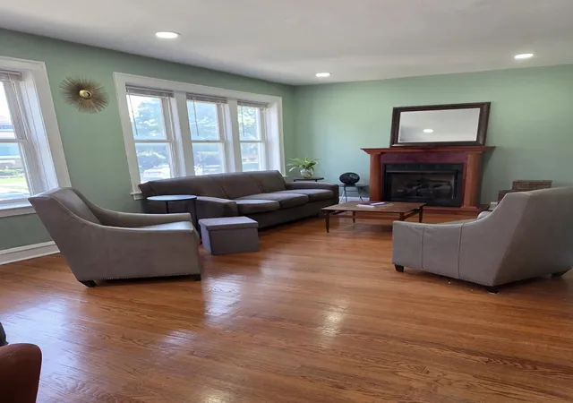 Photo 3 of Single family home for sale at 8008 S La Salle St, Chicago, IL 60620 | MLS# 845148 | Listing updated on 2026-09-15