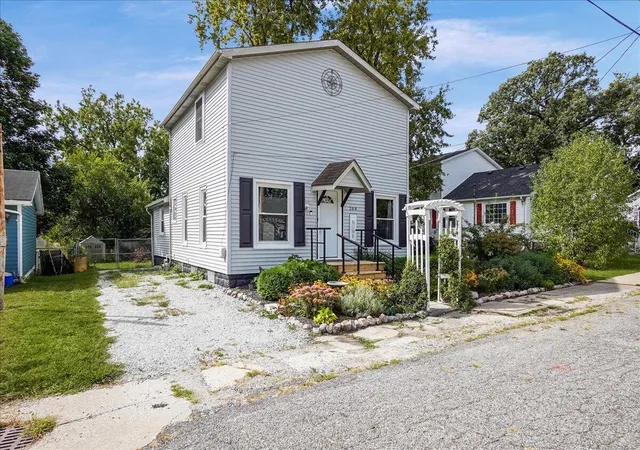 Photo 2 of Sale Pending at 208 W Alyea St, Hebron, IN 46341 | MLS# 845356 | Listing updated on 2026-10-07