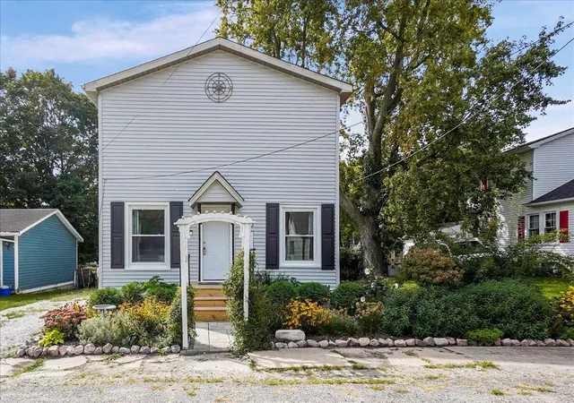 Photo 3 of Sale Pending at 208 W Alyea St, Hebron, IN 46341 | MLS# 845356 | Listing updated on 2026-10-07