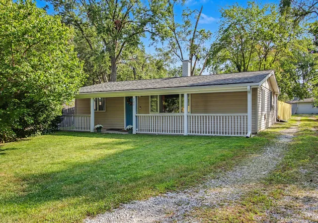 Photo 2 of Single family home for sale at 207 Arrowhead Trl, Chesterton, IN 46304 | MLS# 845233 | Listing updated on 2026-09-16