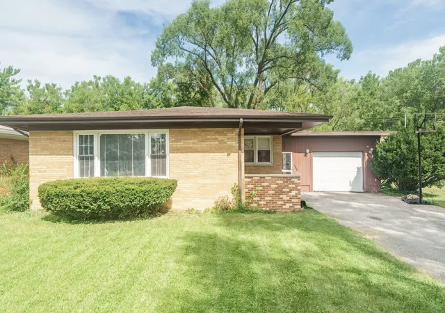 Photo 1 of Single family home for sale at 634 E 52nd Avenue, Merrillville, IN 46410 | MLS# 845925 | Listing updated on 2026-09-29
