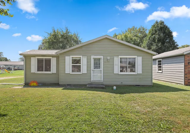 Photo 1 of Single family home for sale at 911 Harrison St, Frankton, IN 46044 | MLS# 845285 | Listing updated on 2026-09-28