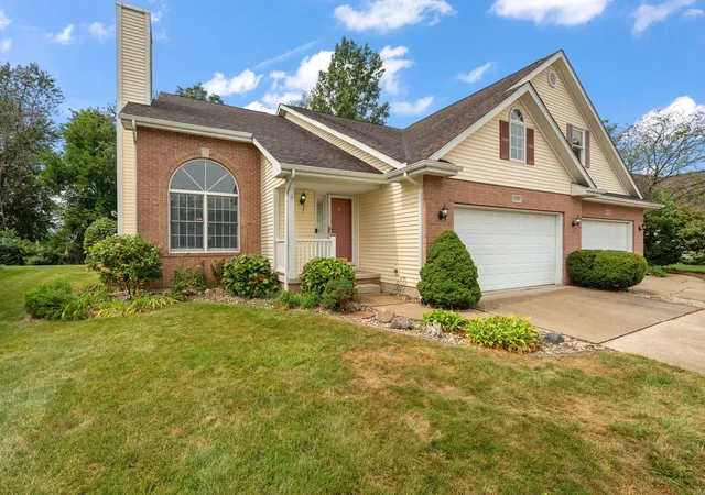 Townhouse for sale at 376 Cherry Hills Dr, Chesterton, IN 46304 | MLS# 845256