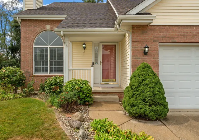 Photo 2 of Townhouse for sale at 376 Cherry Hills Dr, Chesterton, IN 46304 | MLS# 845256 | Listing updated on 2026-09-21