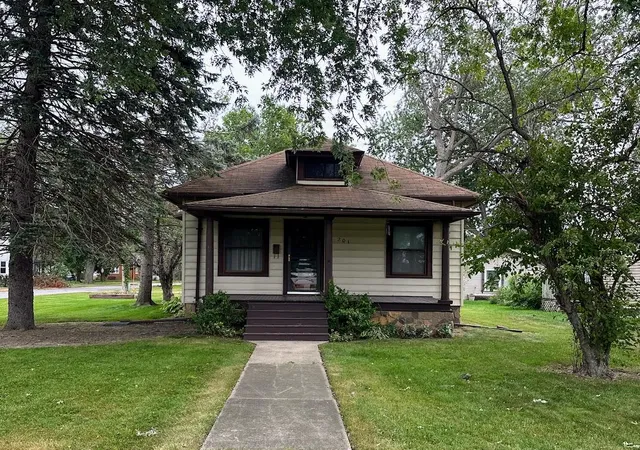 Photo 1 of Single family home for sale at 201 S 8th Street, Chesterton, IN 46304 | MLS# 845277 | Listing updated on 2026-09-17