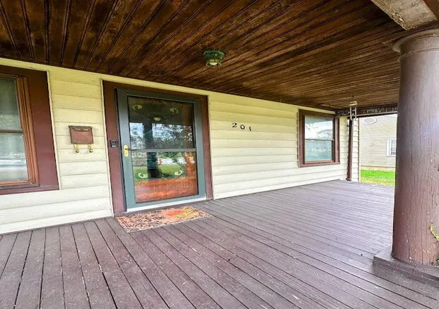 Photo 3 of Single family home for sale at 201 S 8th Street, Chesterton, IN 46304 | MLS# 845277 | Listing updated on 2026-09-17