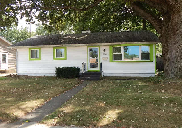 Photo 1 of Single family home for sale at 1009 W Coolspring Ave, Michigan City, IN 46360 | MLS# 845270 | Listing updated on 2026-09-23