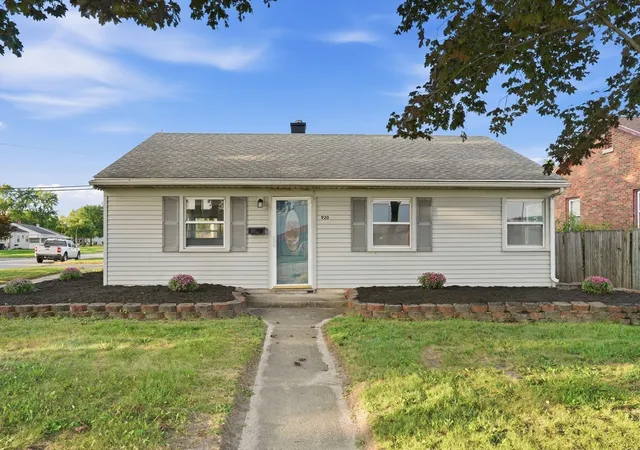 Photo 2 of Sale Pending at 920 W Old Ridge Rd, Hobart, IN 46342 | MLS# 845278 | Listing updated on 2026-09-19